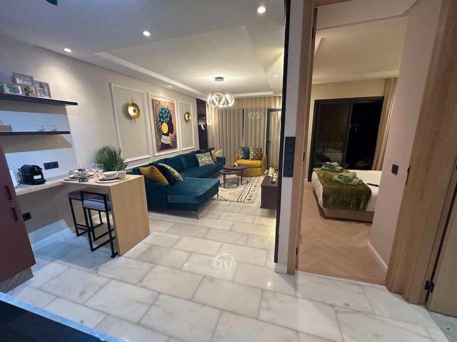 Stylish Lumineux Et Luxueux Au Coeur De Maarif Quartier Palmier Pres De Station Tramway & Bd Abdelmoumen * Casablanca