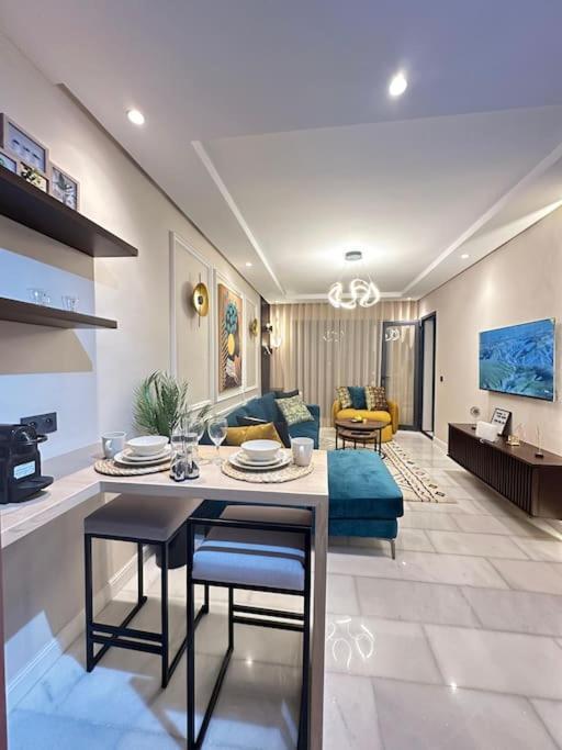 Stylish Lumineux Et Luxueux Au Coeur De Maarif Quartier Palmier Pres De Station Tramway & Bd Abdelmoumen *