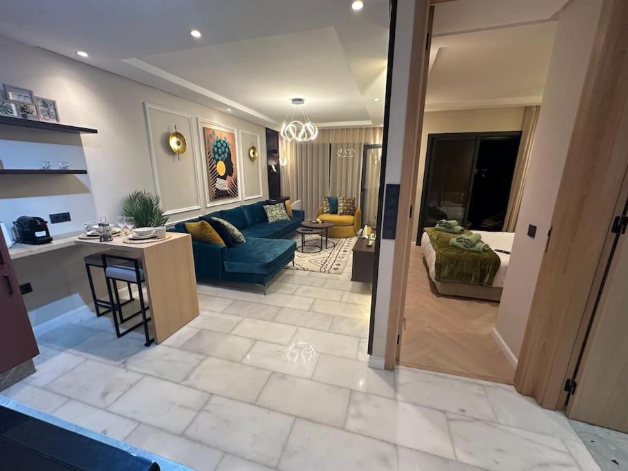 Stylish Lumineux Et Luxueux Au Coeur De Maarif Quartier Palmier Pres De Station Tramway & Bd Abdelmoumen *