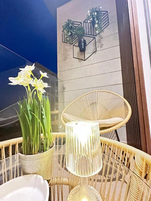 Apartment Stylish Lumineux Et Luxueux Au Coeur De Maarif Quartier Palmier Pres De Station Tramway & Bd Abdelmoumen *