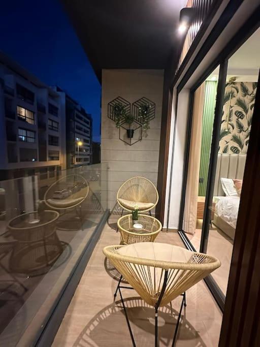 Stylish Lumineux Et Luxueux Au Coeur De Maarif Quartier Palmier Pres De Station Tramway & Bd Abdelmoumen Apartment Casablanca