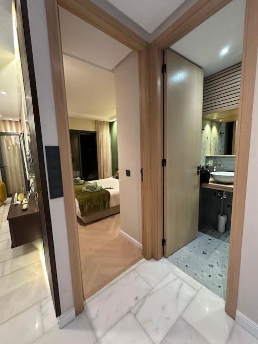 Apartment Stylish Lumineux Et Luxueux Au Coeur De Maarif Quartier Palmier Pres De Station Tramway & Bd Abdelmoumen *