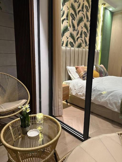 Apartment Stylish Lumineux Et Luxueux Au Coeur De Maarif Quartier Palmier Pres De Station Tramway & Bd Abdelmoumen Casablanca