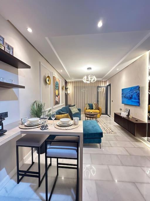 Apartment Stylish Lumineux Et Luxueux Au Coeur De Maarif Quartier Palmier Pres De Station Tramway & Bd Abdelmoumen *